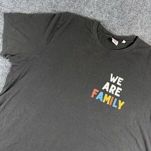 Junk‎ Food Tshirt Men's Medium Black Graphic PRint We Are Family Classic